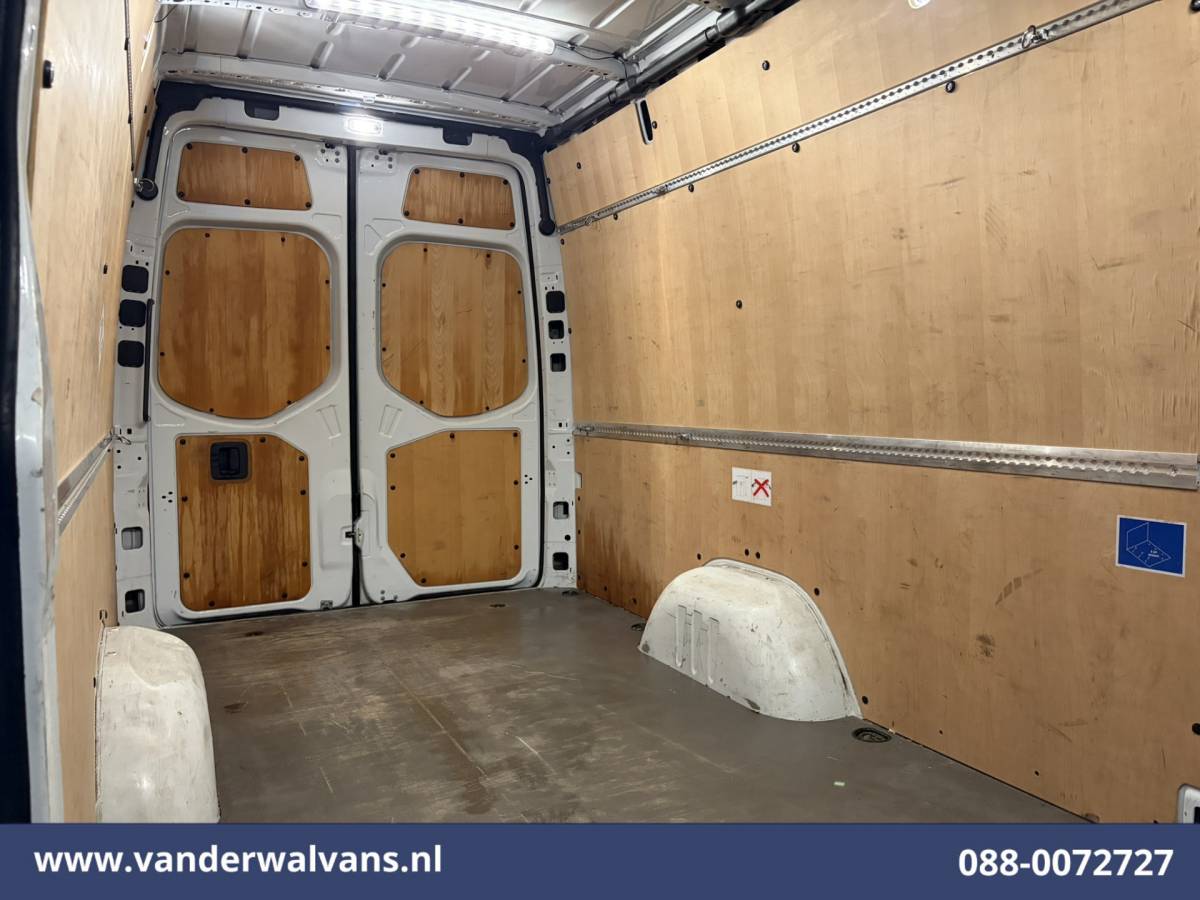 Mercedes-Benz Sprinter Mercedes-Benz Sprinter 317 CDI 170pk L3H2 Euro6 Airco | XXL MBUX | Camera | Navigatie | Apple Carplay | Cruisecontrol Android Auto, Bijrijdersbank