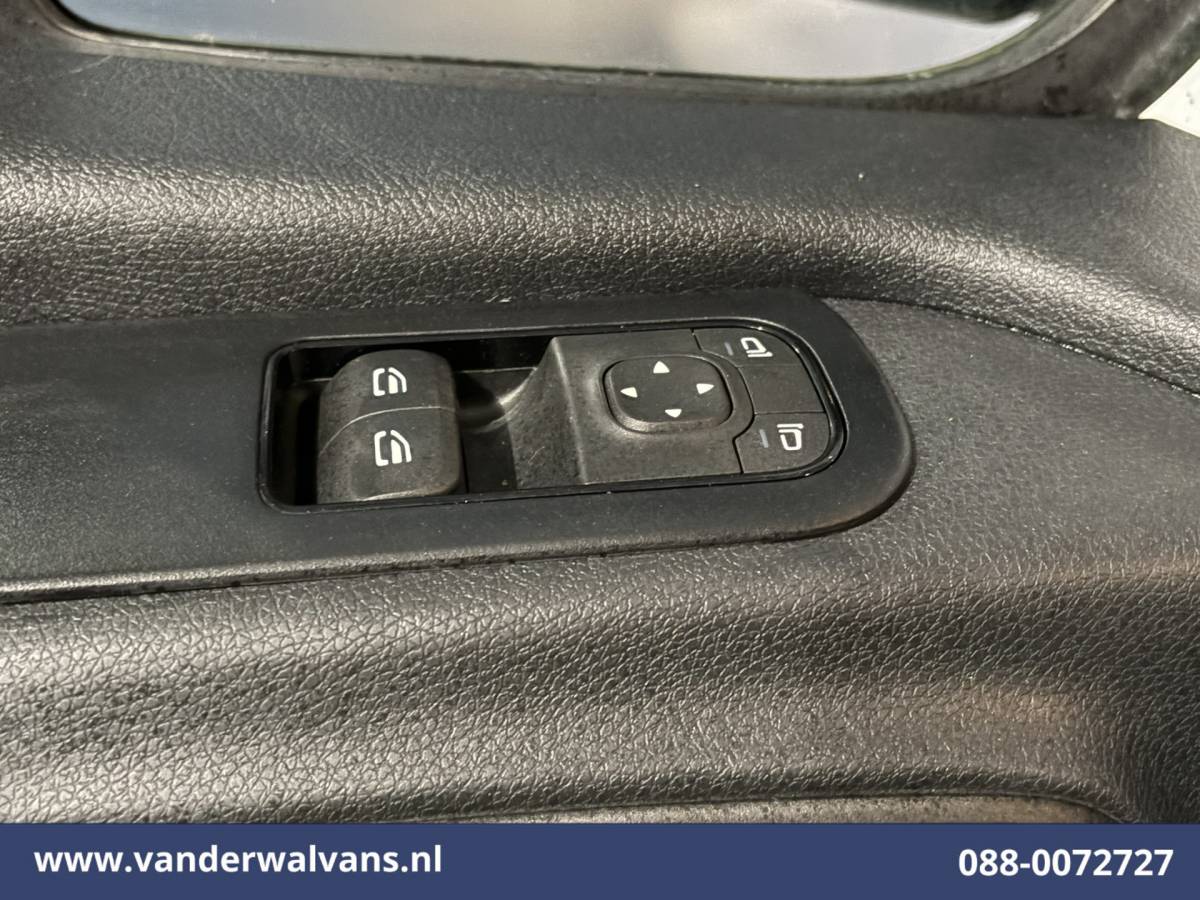 Mercedes-Benz Sprinter Mercedes-Benz Sprinter 317 CDI 170pk L3H2 Euro6 Airco | XXL MBUX | Camera | Navigatie | Apple Carplay | Cruisecontrol Android Auto, Bijrijdersbank