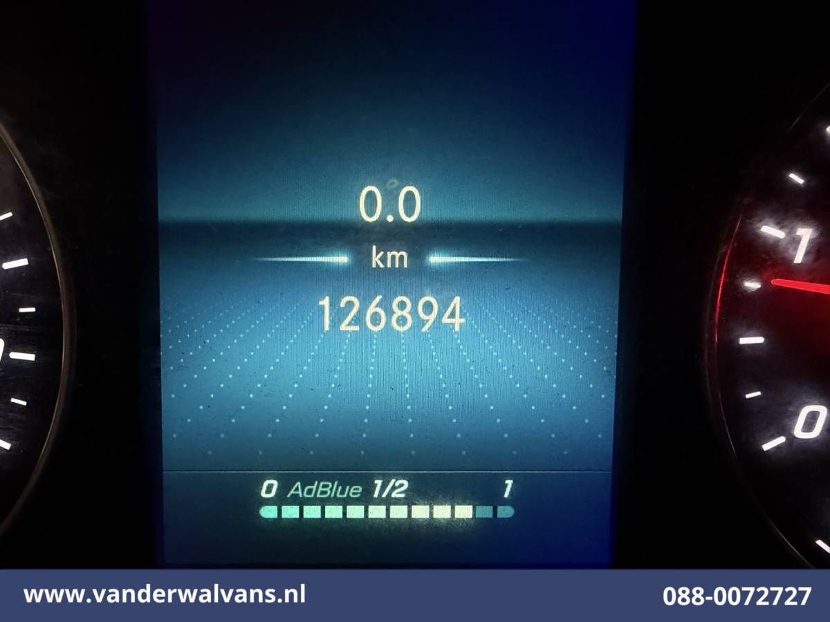 Mercedes-Benz Sprinter Mercedes-Benz Sprinter 317 CDI 170pk L3H2 Euro6 Airco | XXL MBUX | Camera | Navigatie | Apple Carplay | Cruisecontrol Android Auto, Bijrijdersbank