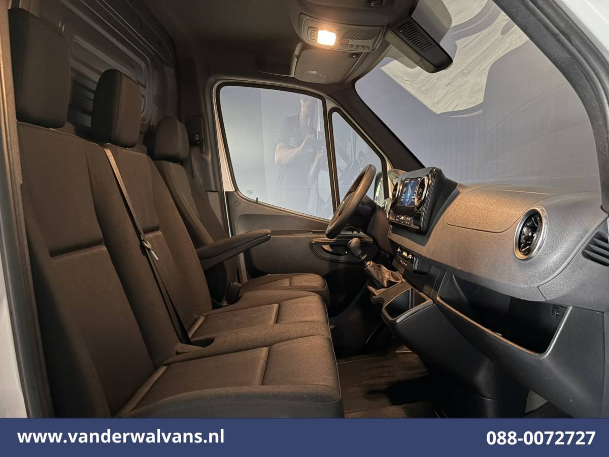 Mercedes-Benz Sprinter Mercedes-Benz Sprinter 317 CDI 170pk L3H2 Euro6 Airco | XXL MBUX | Camera | Navigatie | Apple Carplay | Cruisecontrol Android Auto, Bijrijdersbank