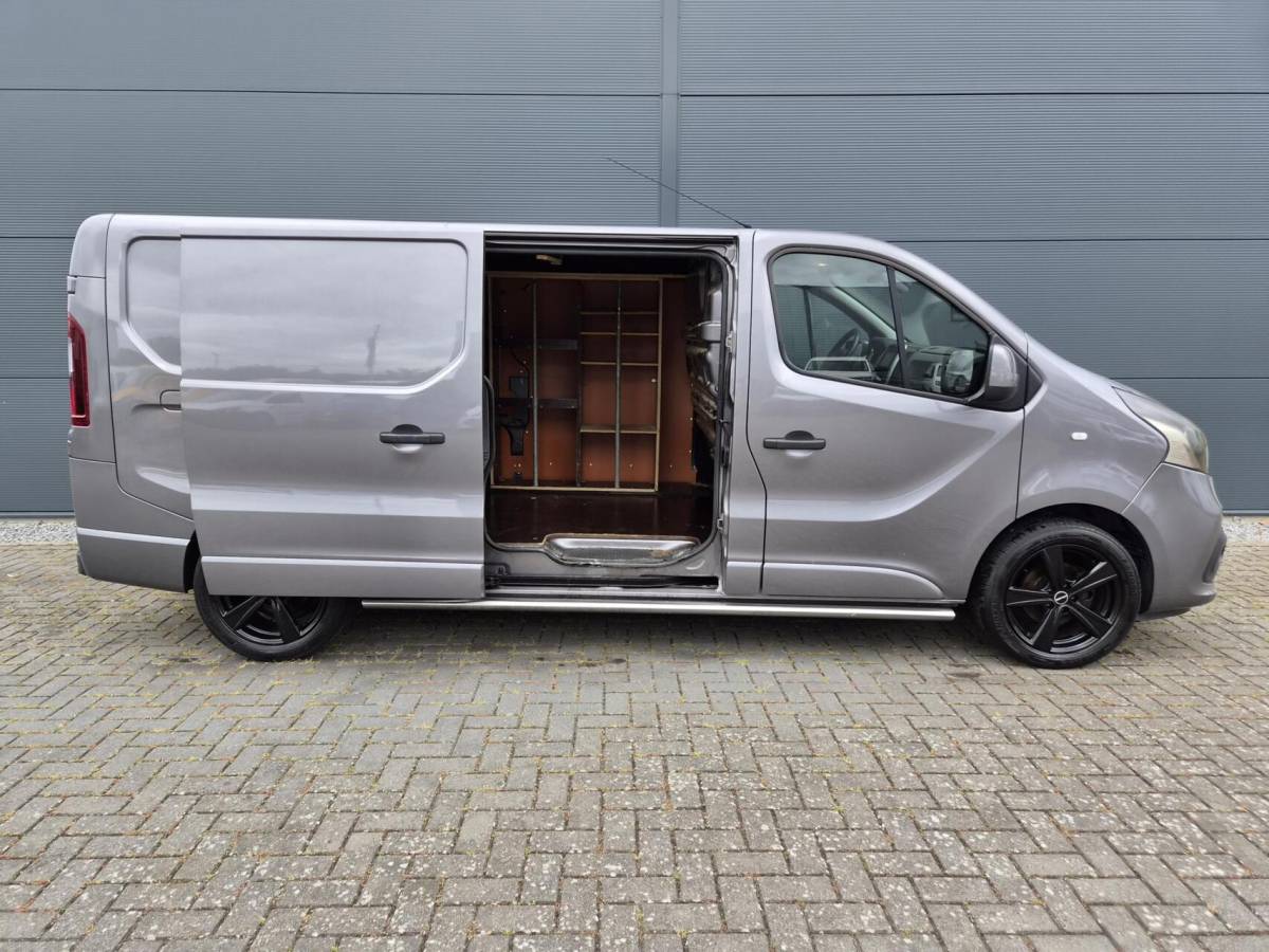 Renault Trafic Renault Trafic 1.6 dCi T29 L2H1 Airco Cruise Navi 125pk