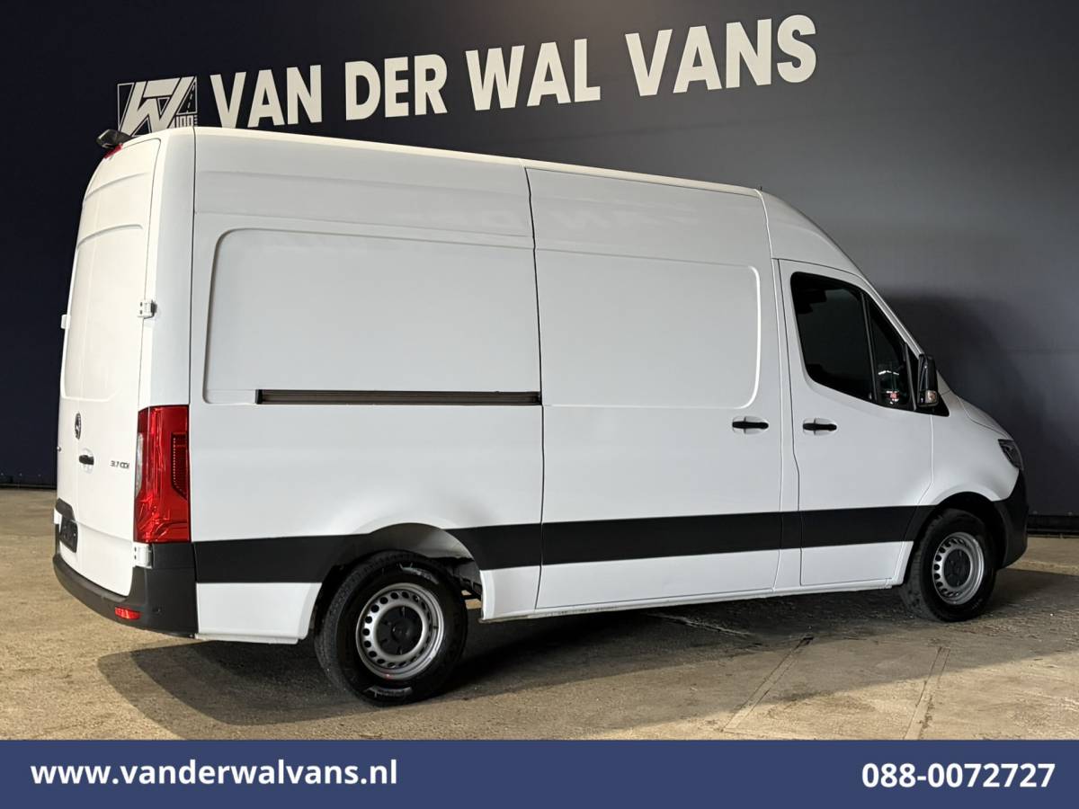 Mercedes-Benz Sprinter Mercedes-Benz Sprinter 317 CDI 170pk L2H2 Euro6 Airco | Camera | Navigatie | Apple Carplay | LED | Stoelverwarming Android Auto, Parkeersensoren