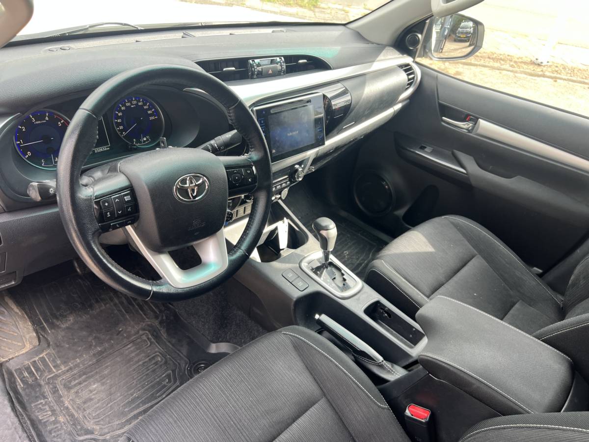 Toyota Hilux Toyota HiLux 2.4 D-4D-F Double Cab Professional