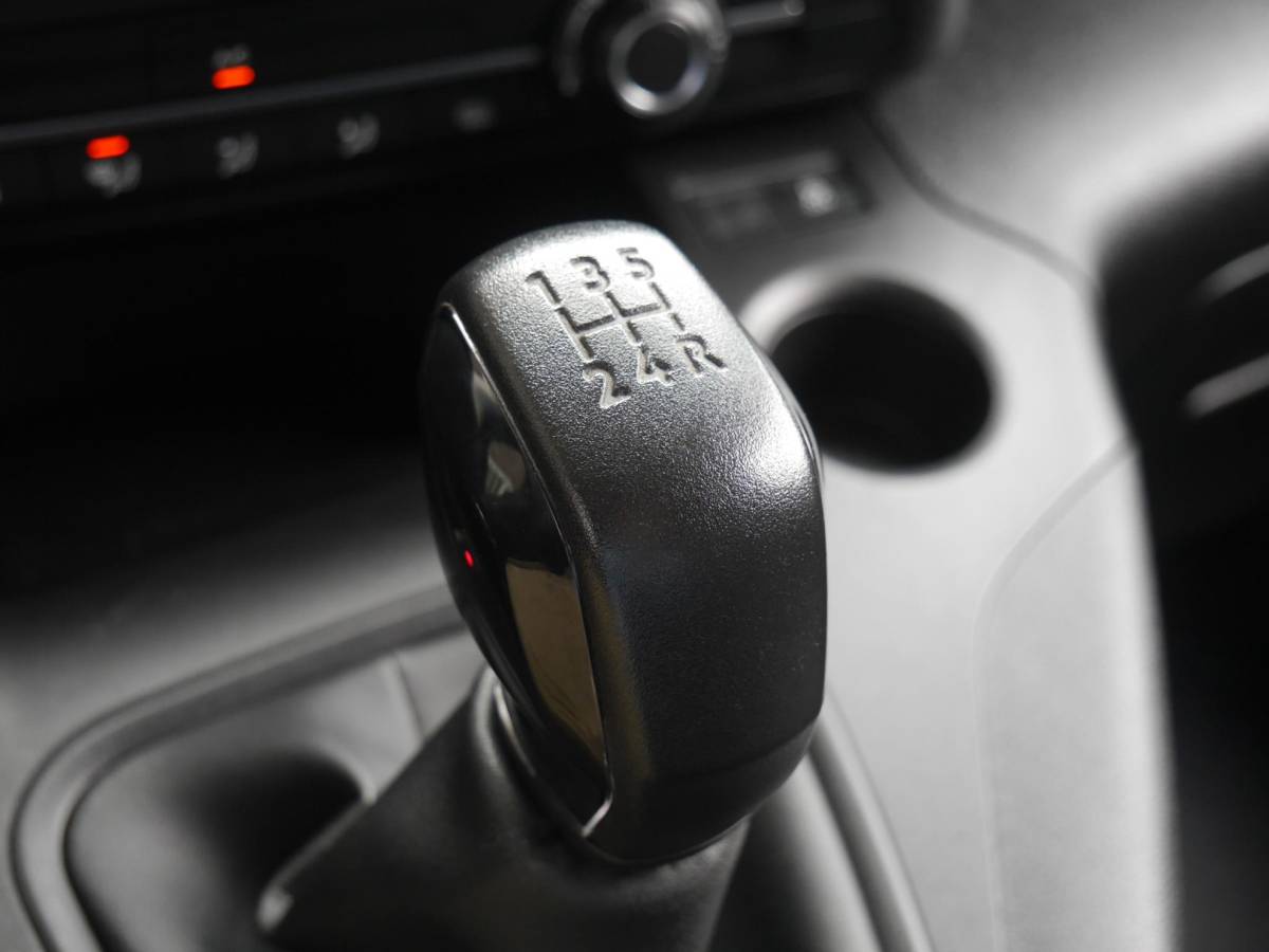 Peugeot Partner Peugeot Partner 1.6 BlueHDI Premium Long | Marge auto | Airco | Cruise control | Navigatie | Parkeersensoren achter | Laadruimte betimmering