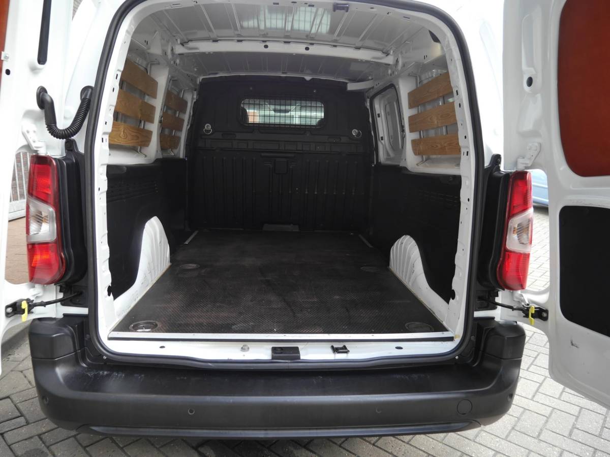 Peugeot Partner Peugeot Partner 1.6 BlueHDI Premium Long | Marge auto | Airco | Cruise control | Navigatie | Parkeersensoren achter | Laadruimte betimmering
