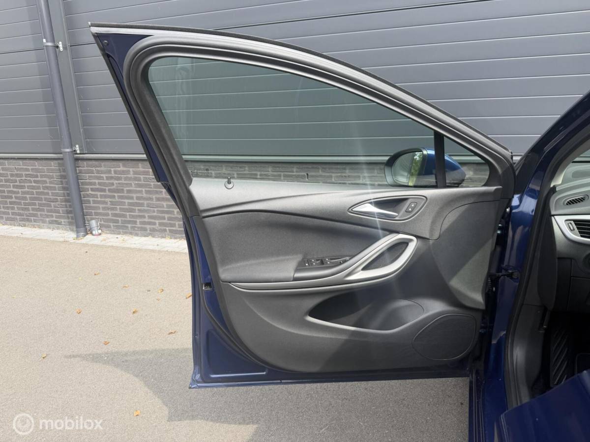 Opel Astra Opel Astra 1.2 Turbo Edition CLIMA*CRUISE*CARPLAY*HAAK*NAP!*LED
