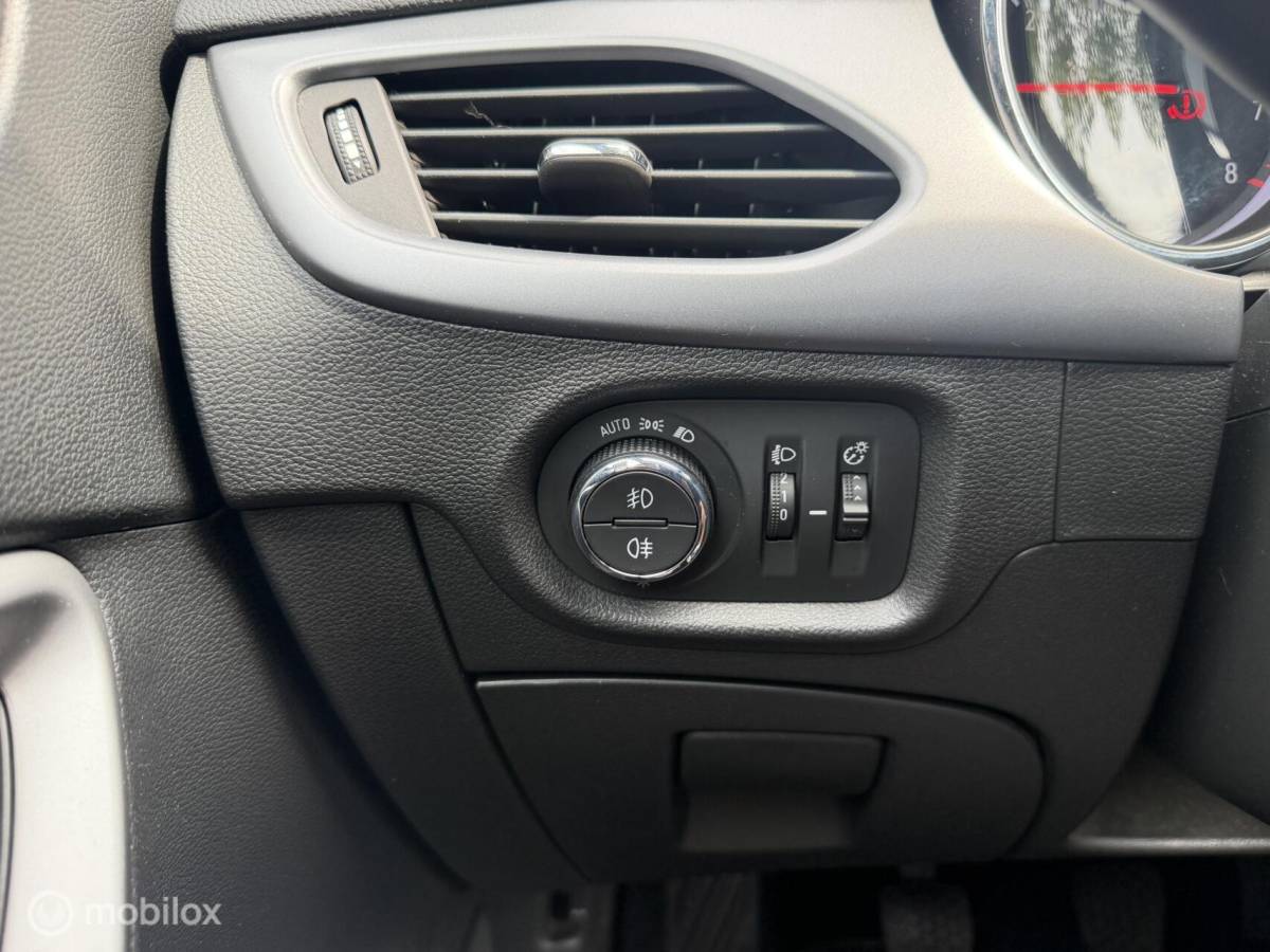 Opel Astra Opel Astra 1.2 Turbo Edition CLIMA*CRUISE*CARPLAY*HAAK*NAP!*LED