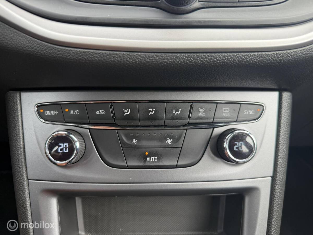 Opel Astra Opel Astra 1.2 Turbo Edition CLIMA*CRUISE*CARPLAY*HAAK*NAP!*LED