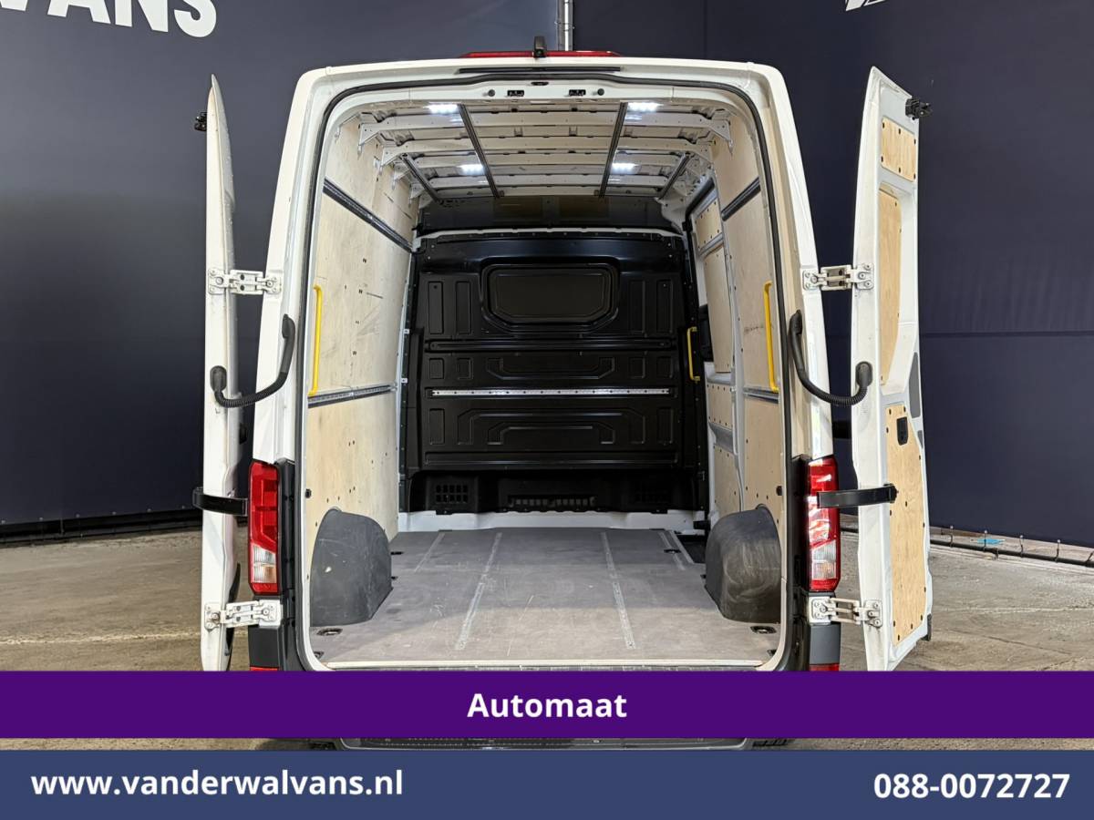 Volkswagen Crafter Volkswagen Crafter 2.0 TDI 141pk Automaat L3H3 L2H2 Euro6 Airco | Camera | Navigatie | Apple Carplay Android Auto, Parkeersensoren, Bijrijdersbank, 3000kg trekvermogen