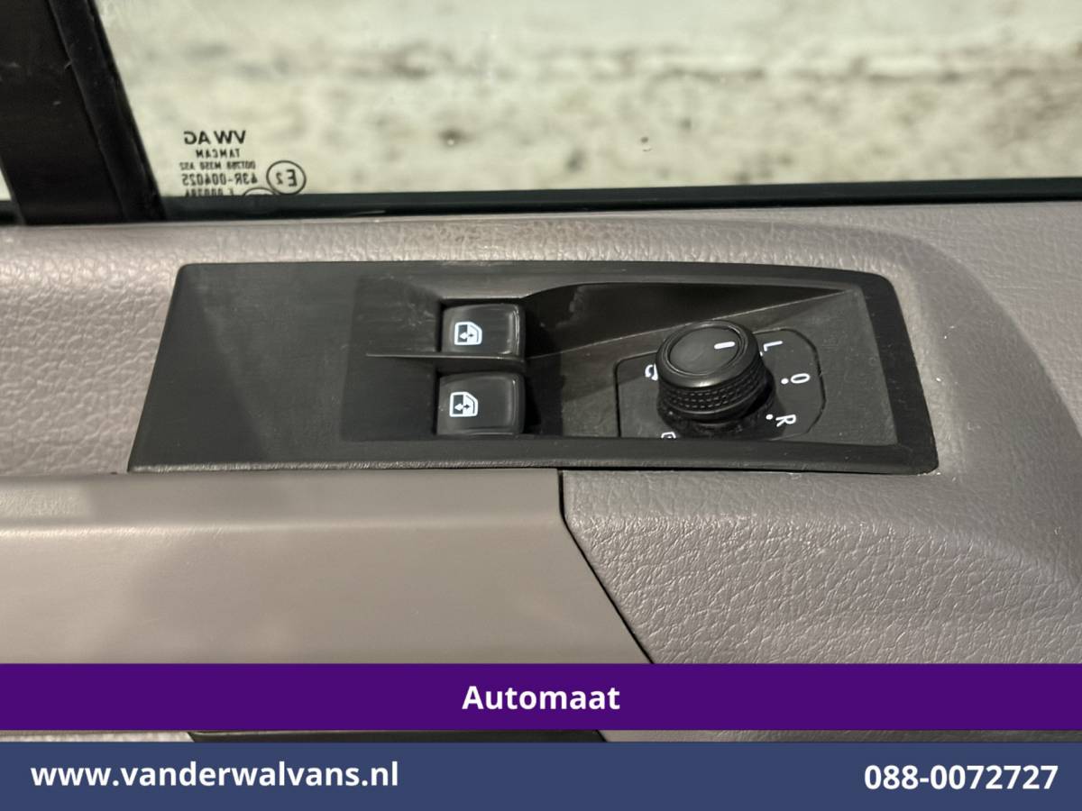 Volkswagen Crafter Volkswagen Crafter 2.0 TDI 141pk Automaat L3H3 L2H2 Euro6 Airco | Camera | Navigatie | Apple Carplay Android Auto, Parkeersensoren, Bijrijdersbank, 3000kg trekvermogen