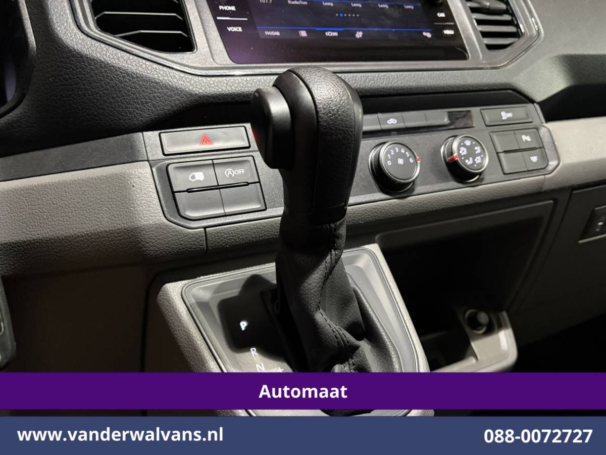 Volkswagen Crafter Volkswagen Crafter 2.0 TDI 141pk Automaat L3H3 L2H2 Euro6 Airco | Camera | Navigatie | Apple Carplay Android Auto, Parkeersensoren, Bijrijdersbank, 3000kg trekvermogen