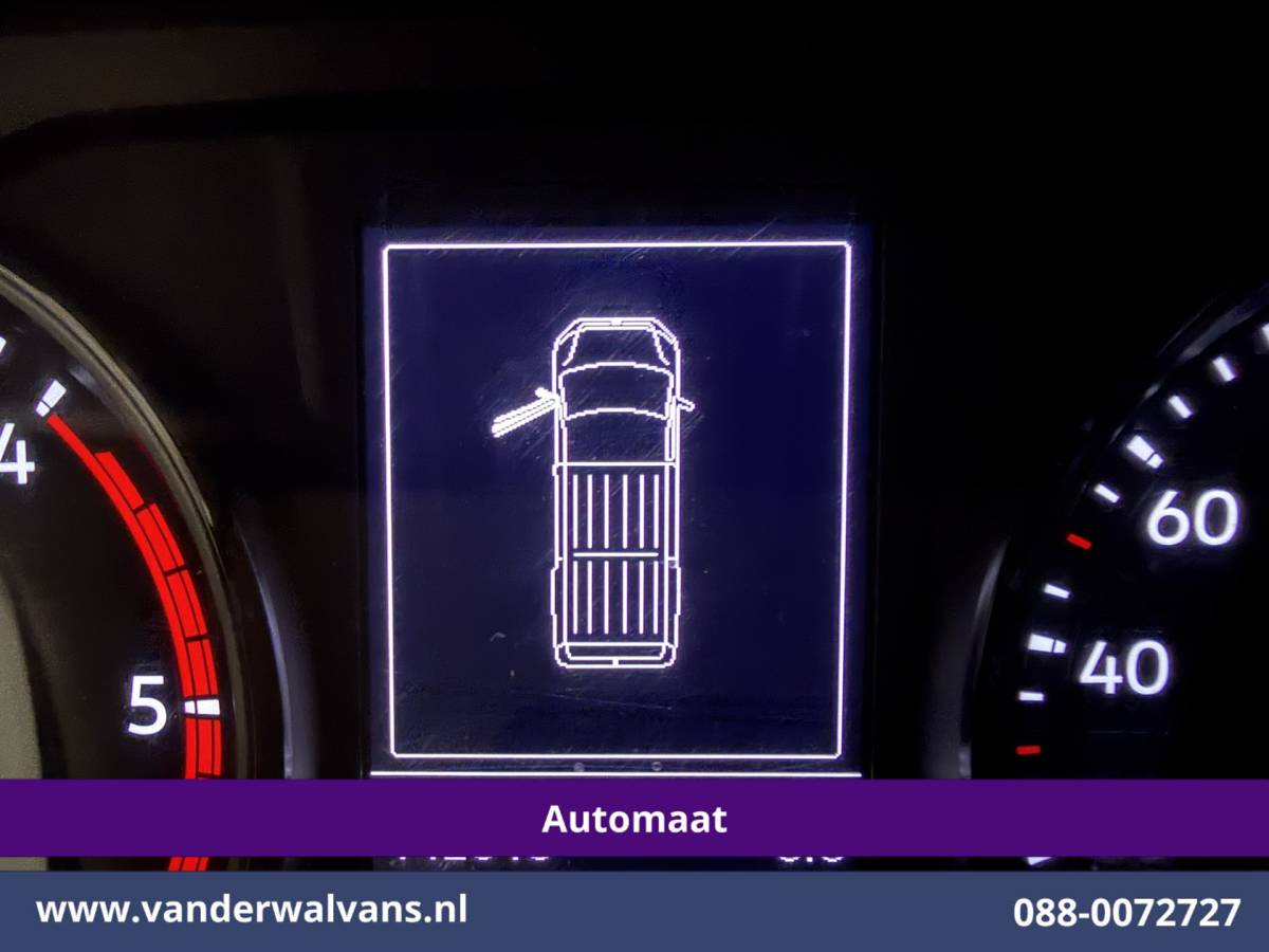 Volkswagen Crafter Volkswagen Crafter 2.0 TDI 141pk Automaat L3H3 L2H2 Euro6 Airco | Camera | Navigatie | Apple Carplay Android Auto, Parkeersensoren, Bijrijdersbank, 3000kg trekvermogen