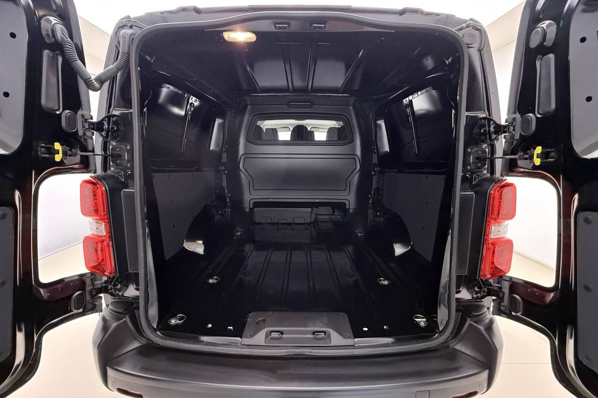 Fiat Scudo Fiat Scudo 2.0 MultiJet 180pk L3H1 DC Business Pro | Dubbel Cabine | 6-Persoons | Automaat | Airconditioning | Cruise control
