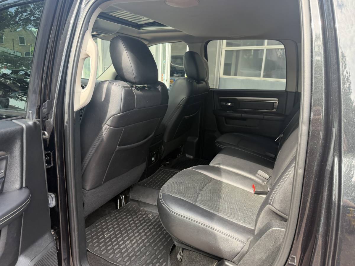 Dodge Ram 1500 Dodge Ram 1500 5.7 V8 4×4 Quad Cab 6’4 Sport 1500 5.7 HEMI V8 4×4 Quad Cab 6’4 Sport | LPG | Schuif/kanteldak | Winterpakket  06-2018 193.725 KM