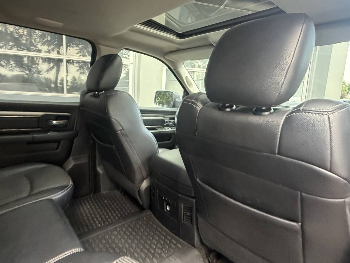 Dodge Ram 1500 Dodge Ram 1500 5.7 V8 4×4 Quad Cab 6’4 Sport 1500 5.7 HEMI V8 4×4 Quad Cab 6’4 Sport | LPG | Schuif/kanteldak | Winterpakket  06-2018 193.725 KM