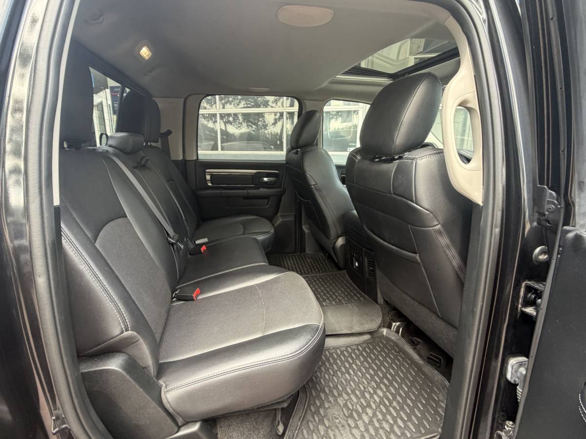 Dodge Ram 1500 Dodge Ram 1500 5.7 V8 4×4 Quad Cab 6’4 Sport 1500 5.7 HEMI V8 4×4 Quad Cab 6’4 Sport | LPG | Schuif/kanteldak | Winterpakket  06-2018 193.725 KM