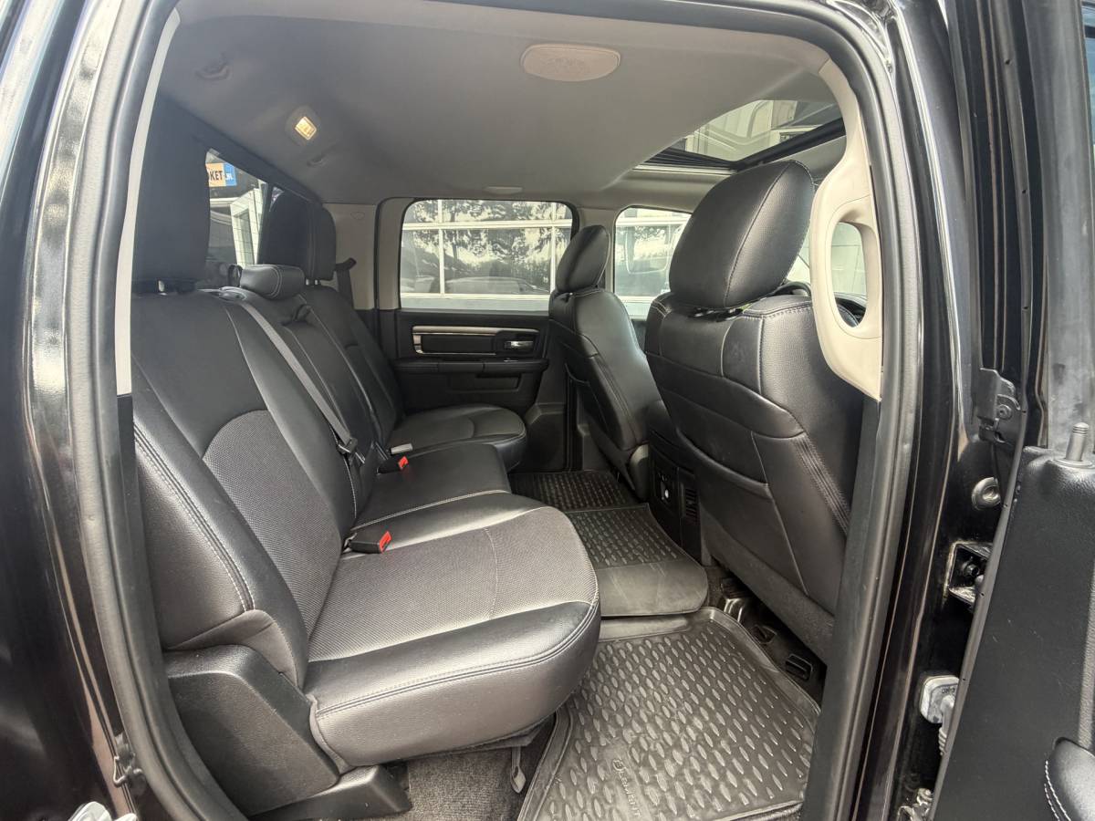 Dodge Ram 1500 Dodge Ram 1500 5.7 V8 4×4 Quad Cab 6’4 Sport 1500 5.7 HEMI V8 4×4 Quad Cab 6’4 Sport | LPG | Schuif/kanteldak | Winterpakket  06-2018 193.725 KM