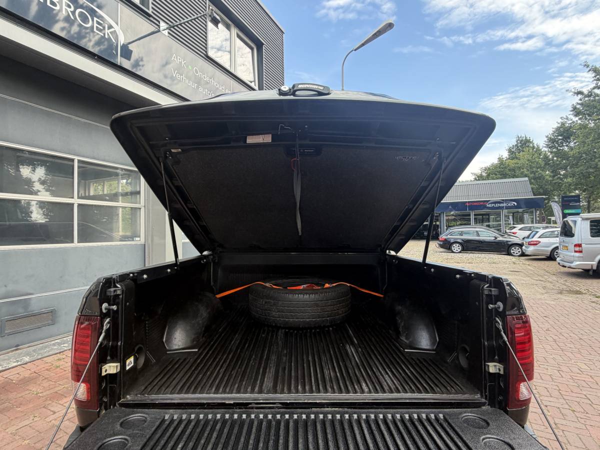 Dodge Ram 1500 Dodge Ram 1500 5.7 V8 4×4 Quad Cab 6’4 Sport 1500 5.7 HEMI V8 4×4 Quad Cab 6’4 Sport | LPG | Schuif/kanteldak | Winterpakket  06-2018 193.725 KM
