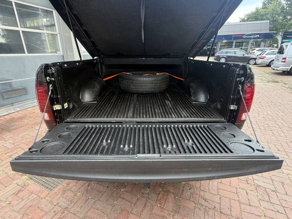 Dodge Ram 1500 Dodge Ram 1500 5.7 V8 4×4 Quad Cab 6’4 Sport 1500 5.7 HEMI V8 4×4 Quad Cab 6’4 Sport | LPG | Schuif/kanteldak | Winterpakket  06-2018 193.725 KM