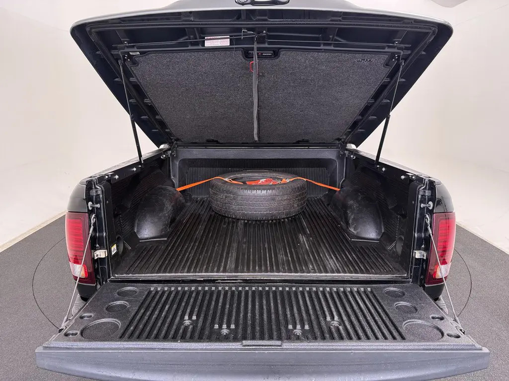 Dodge Ram 1500 Dodge Ram 1500 5.7 V8 4×4 Quad Cab 6’4 Sport 1500 5.7 HEMI V8 4×4 Quad Cab 6’4 Sport | LPG | Schuif/kanteldak | Winterpakket  06-2018 193.725 KM
