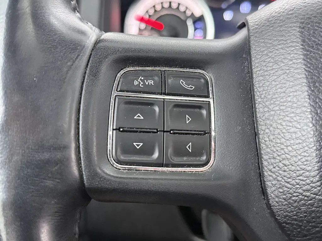 Dodge Ram 1500 Dodge Ram 1500 5.7 V8 4×4 Quad Cab 6’4 Sport 1500 5.7 HEMI V8 4×4 Quad Cab 6’4 Sport | LPG | Schuif/kanteldak | Winterpakket  06-2018 193.725 KM