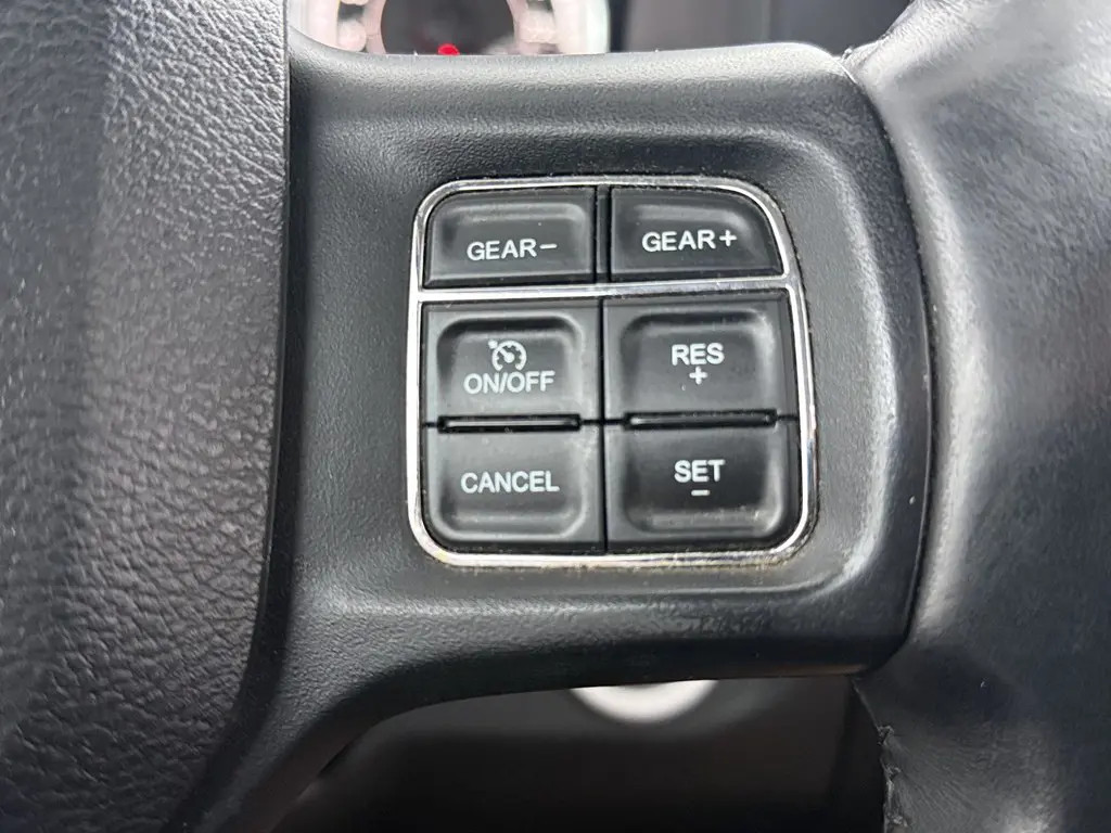 Dodge Ram 1500 Dodge Ram 1500 5.7 V8 4×4 Quad Cab 6’4 Sport 1500 5.7 HEMI V8 4×4 Quad Cab 6’4 Sport | LPG | Schuif/kanteldak | Winterpakket  06-2018 193.725 KM