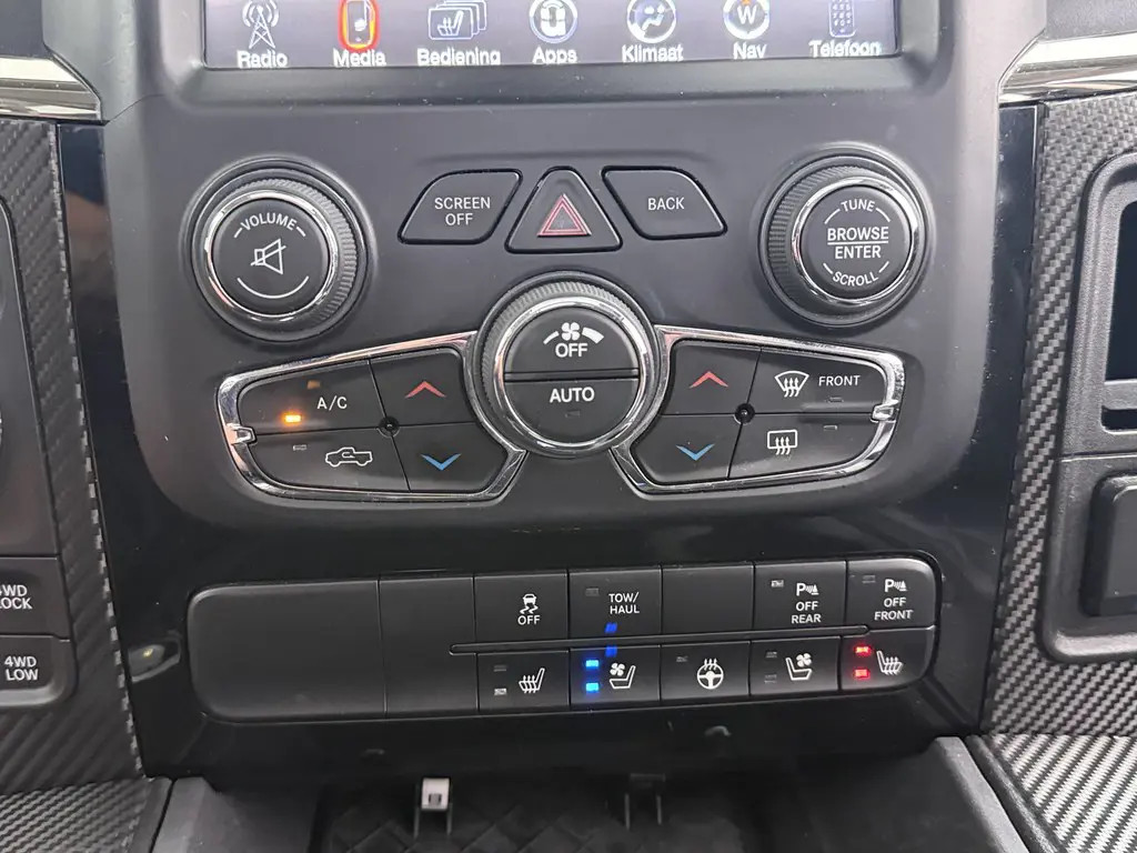Dodge Ram 1500 Dodge Ram 1500 5.7 V8 4×4 Quad Cab 6’4 Sport 1500 5.7 HEMI V8 4×4 Quad Cab 6’4 Sport | LPG | Schuif/kanteldak | Winterpakket  06-2018 193.725 KM