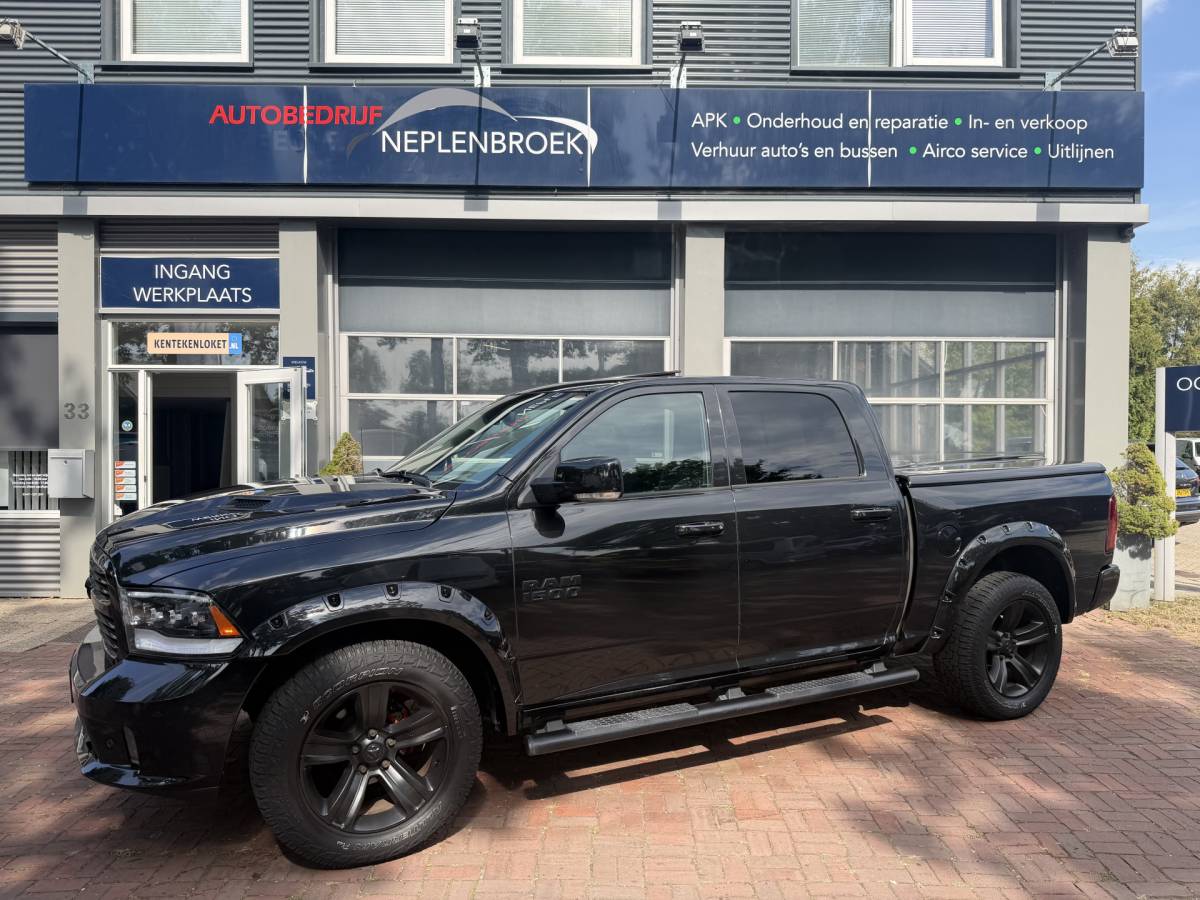 Dodge Ram 1500 Dodge Ram 1500 5.7 V8 4×4 Quad Cab 6’4 Sport 1500 5.7 HEMI V8 4×4 Quad Cab 6’4 Sport | LPG | Schuif/kanteldak | Winterpakket  06-2018 193.725 KM