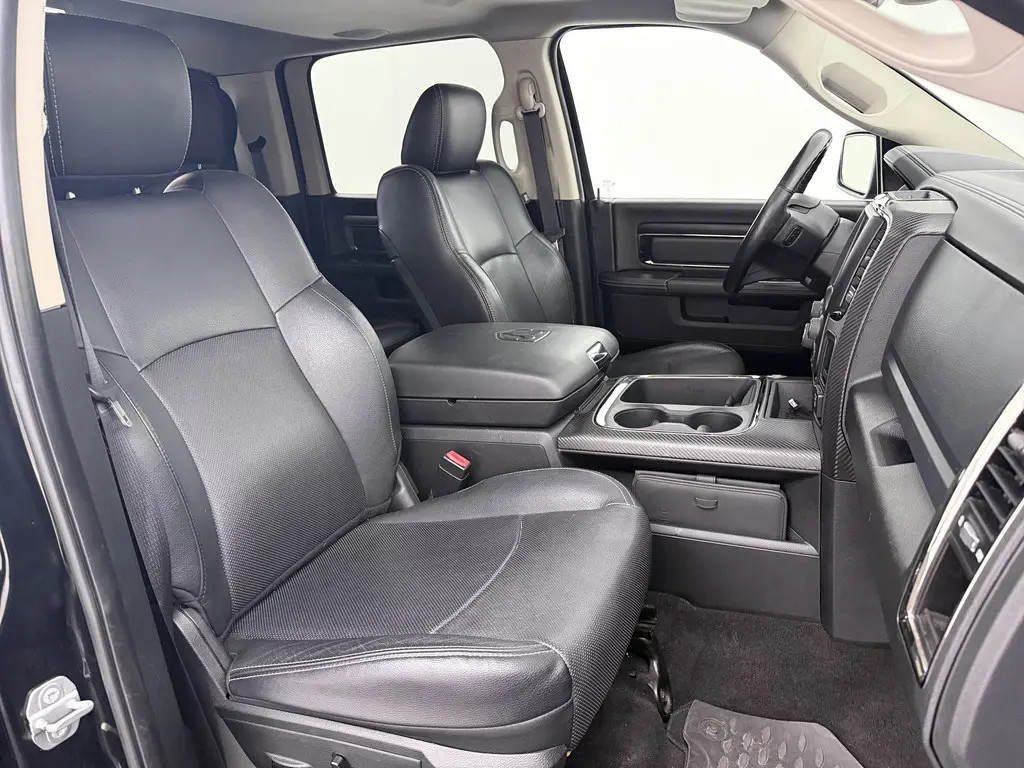 Dodge Ram 1500 Dodge Ram 1500 5.7 V8 4×4 Quad Cab 6’4 Sport 1500 5.7 HEMI V8 4×4 Quad Cab 6’4 Sport | LPG | Schuif/kanteldak | Winterpakket  06-2018 193.725 KM