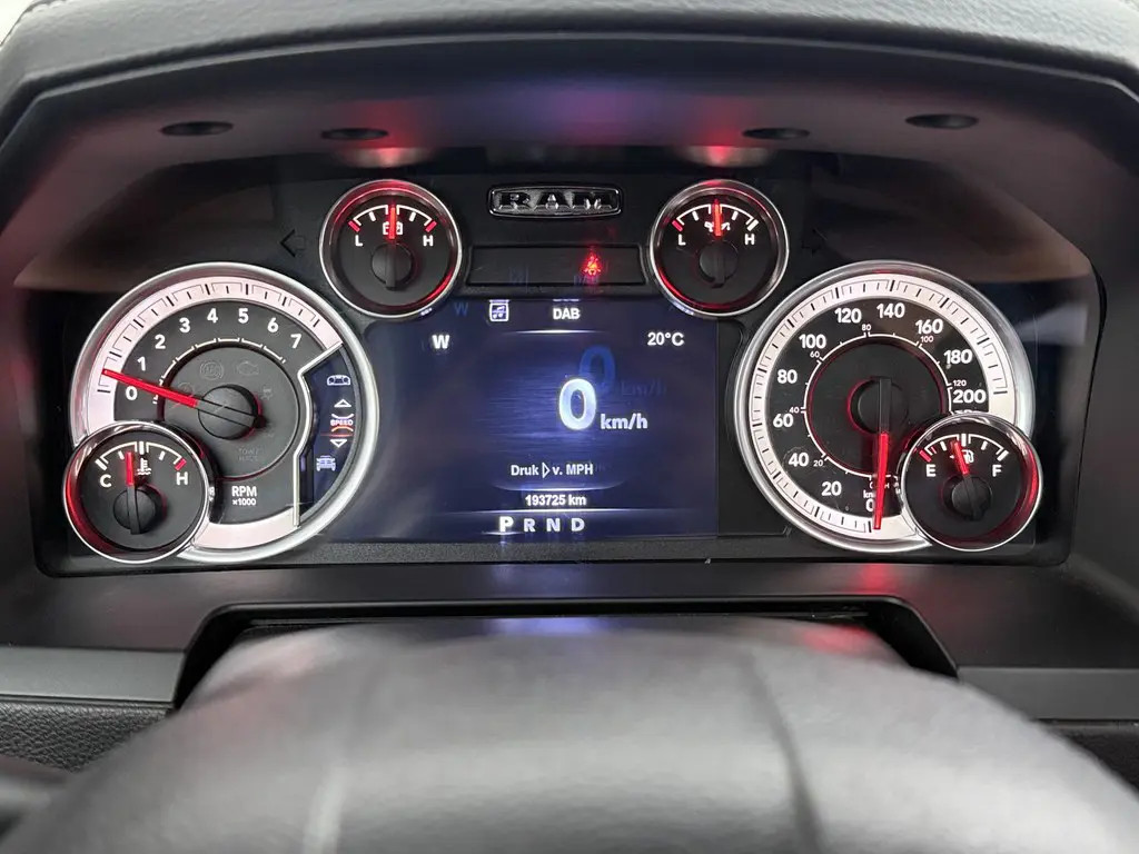 Dodge Ram 1500 Dodge Ram 1500 5.7 V8 4×4 Quad Cab 6’4 Sport 1500 5.7 HEMI V8 4×4 Quad Cab 6’4 Sport | LPG | Schuif/kanteldak | Winterpakket  06-2018 193.725 KM
