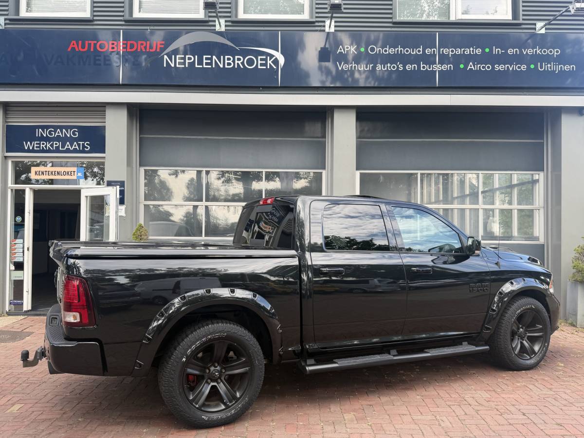 Dodge Ram 1500 Dodge Ram 1500 5.7 V8 4×4 Quad Cab 6’4 Sport 1500 5.7 HEMI V8 4×4 Quad Cab 6’4 Sport | LPG | Schuif/kanteldak | Winterpakket  06-2018 193.725 KM