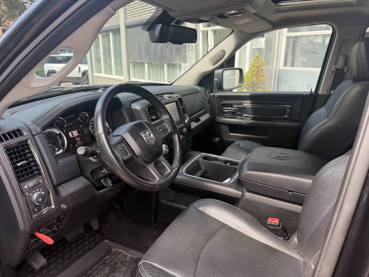 Dodge Ram 1500 Dodge Ram 1500 5.7 V8 4×4 Quad Cab 6’4 Sport 1500 5.7 HEMI V8 4×4 Quad Cab 6’4 Sport | LPG | Schuif/kanteldak | Winterpakket  06-2018 193.725 KM