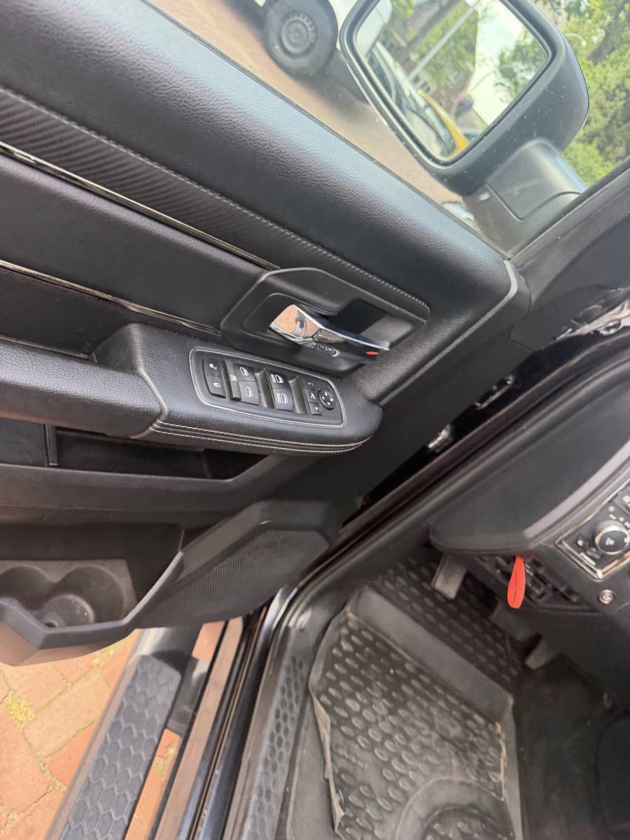 Dodge Ram 1500 Dodge Ram 1500 5.7 V8 4×4 Quad Cab 6’4 Sport 1500 5.7 HEMI V8 4×4 Quad Cab 6’4 Sport | LPG | Schuif/kanteldak | Winterpakket  06-2018 193.725 KM