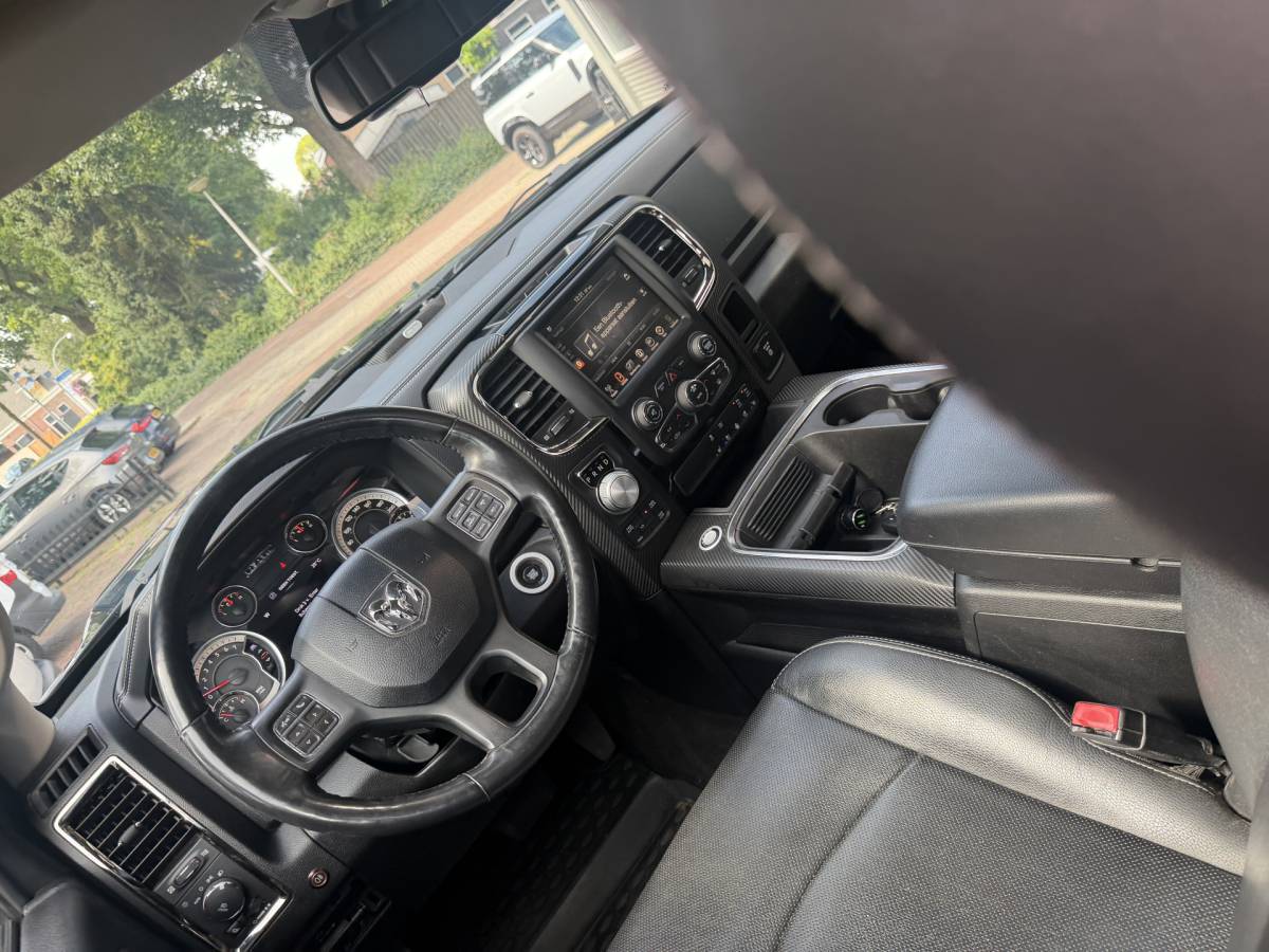 Dodge Ram 1500 Dodge Ram 1500 5.7 V8 4×4 Quad Cab 6’4 Sport 1500 5.7 HEMI V8 4×4 Quad Cab 6’4 Sport | LPG | Schuif/kanteldak | Winterpakket  06-2018 193.725 KM