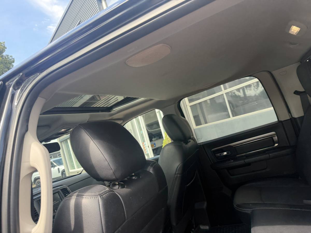 Dodge Ram 1500 Dodge Ram 1500 5.7 V8 4×4 Quad Cab 6’4 Sport 1500 5.7 HEMI V8 4×4 Quad Cab 6’4 Sport | LPG | Schuif/kanteldak | Winterpakket  06-2018 193.725 KM