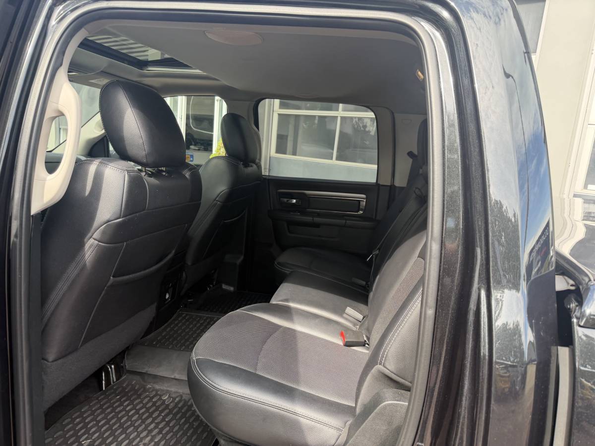Dodge Ram 1500 Dodge Ram 1500 5.7 V8 4×4 Quad Cab 6’4 Sport 1500 5.7 HEMI V8 4×4 Quad Cab 6’4 Sport | LPG | Schuif/kanteldak | Winterpakket  06-2018 193.725 KM