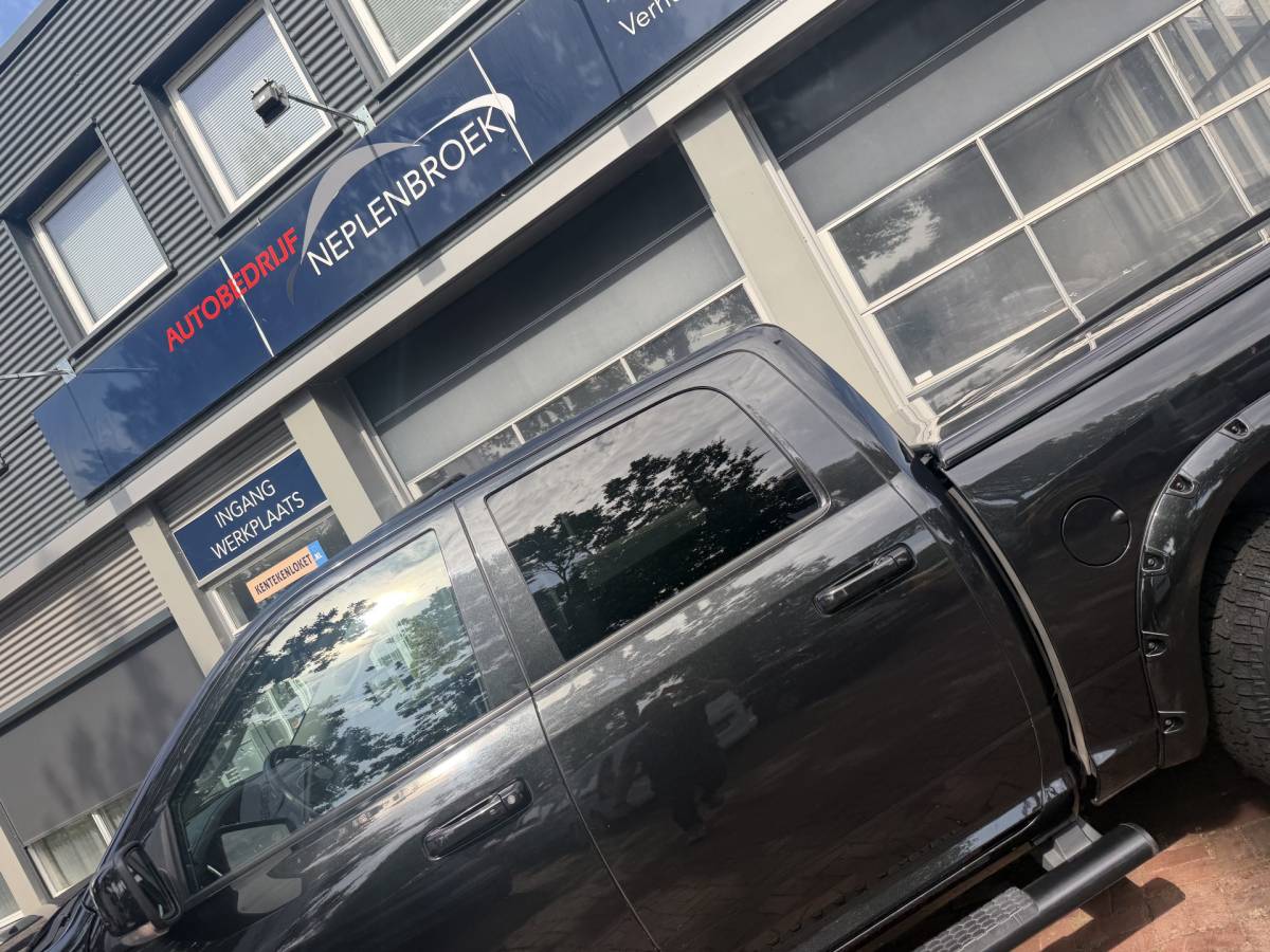 Dodge Ram 1500 Dodge Ram 1500 5.7 V8 4×4 Quad Cab 6’4 Sport 1500 5.7 HEMI V8 4×4 Quad Cab 6’4 Sport | LPG | Schuif/kanteldak | Winterpakket  06-2018 193.725 KM