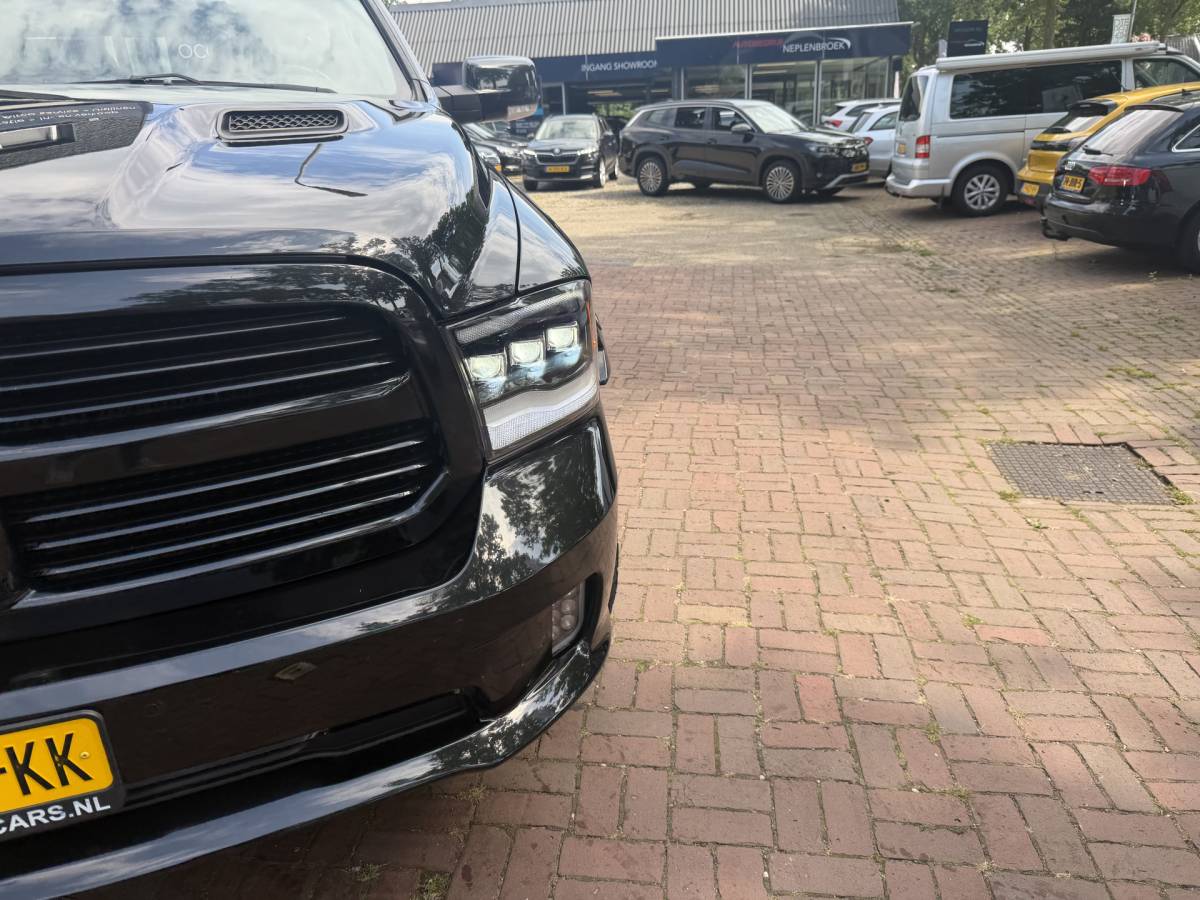 Dodge Ram 1500 Dodge Ram 1500 5.7 V8 4×4 Quad Cab 6’4 Sport 1500 5.7 HEMI V8 4×4 Quad Cab 6’4 Sport | LPG | Schuif/kanteldak | Winterpakket  06-2018 193.725 KM