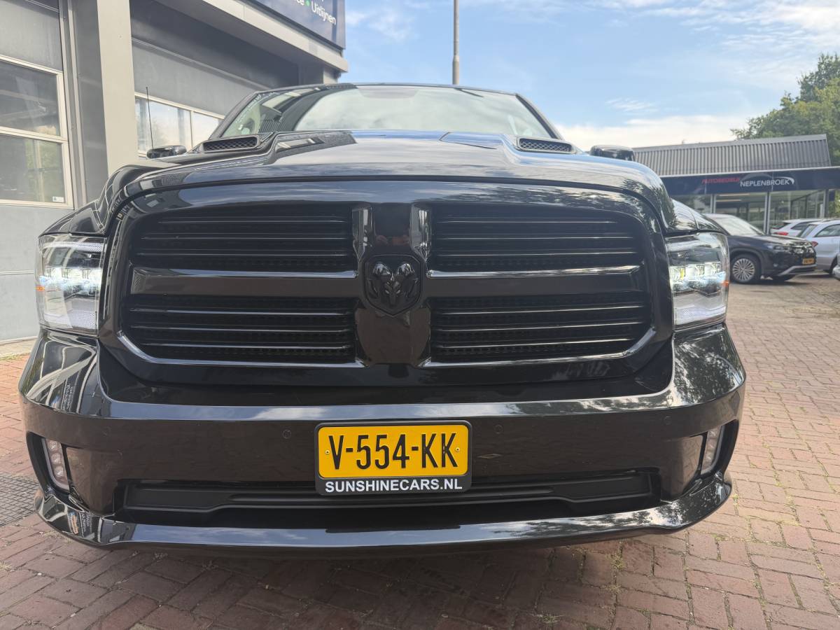 Dodge Ram 1500 Dodge Ram 1500 5.7 V8 4×4 Quad Cab 6’4 Sport 1500 5.7 HEMI V8 4×4 Quad Cab 6’4 Sport | LPG | Schuif/kanteldak | Winterpakket  06-2018 193.725 KM