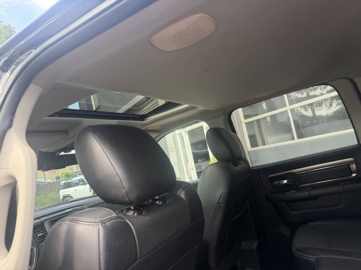 Dodge Ram 1500 Dodge Ram 1500 5.7 V8 4×4 Quad Cab 6’4 Sport 1500 5.7 HEMI V8 4×4 Quad Cab 6’4 Sport | LPG | Schuif/kanteldak | Winterpakket  06-2018 193.725 KM