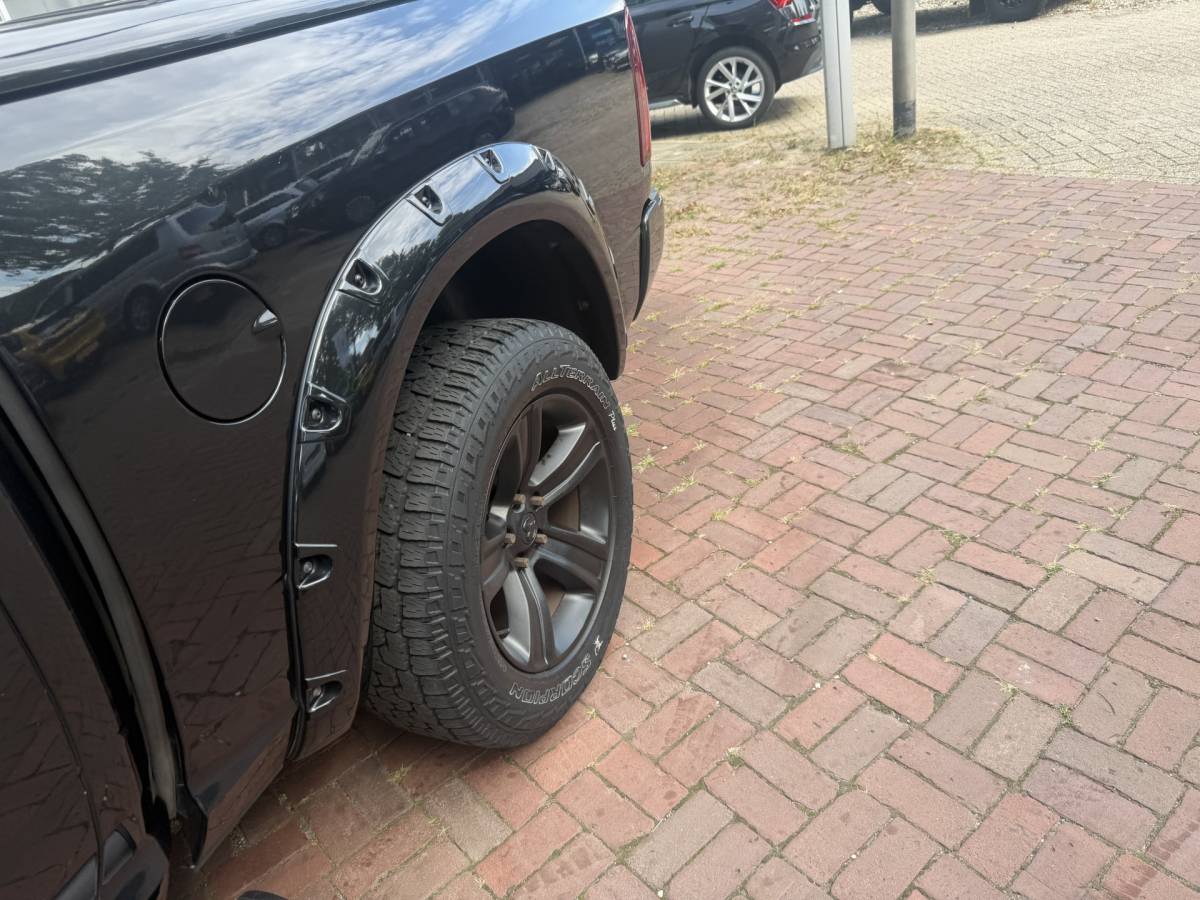 Dodge Ram 1500 Dodge Ram 1500 5.7 V8 4×4 Quad Cab 6’4 Sport 1500 5.7 HEMI V8 4×4 Quad Cab 6’4 Sport | LPG | Schuif/kanteldak | Winterpakket  06-2018 193.725 KM