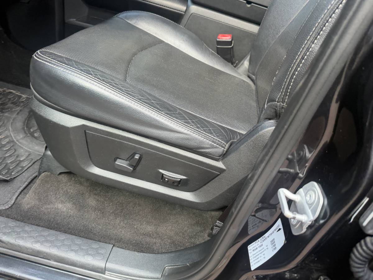 Dodge Ram 1500 Dodge Ram 1500 5.7 V8 4×4 Quad Cab 6’4 Sport 1500 5.7 HEMI V8 4×4 Quad Cab 6’4 Sport | LPG | Schuif/kanteldak | Winterpakket  06-2018 193.725 KM