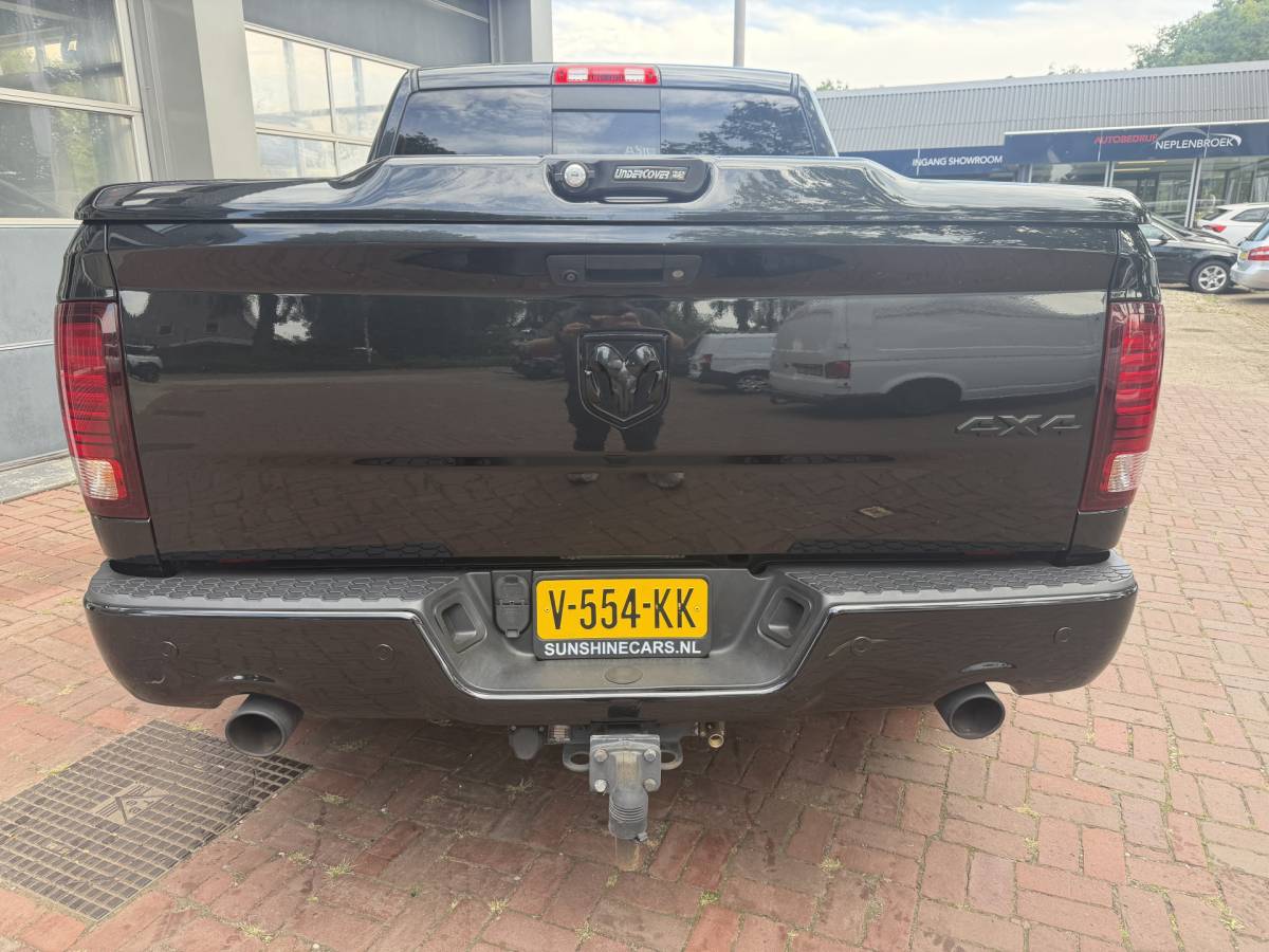 Dodge Ram 1500 Dodge Ram 1500 5.7 V8 4×4 Quad Cab 6’4 Sport 1500 5.7 HEMI V8 4×4 Quad Cab 6’4 Sport | LPG | Schuif/kanteldak | Winterpakket  06-2018 193.725 KM