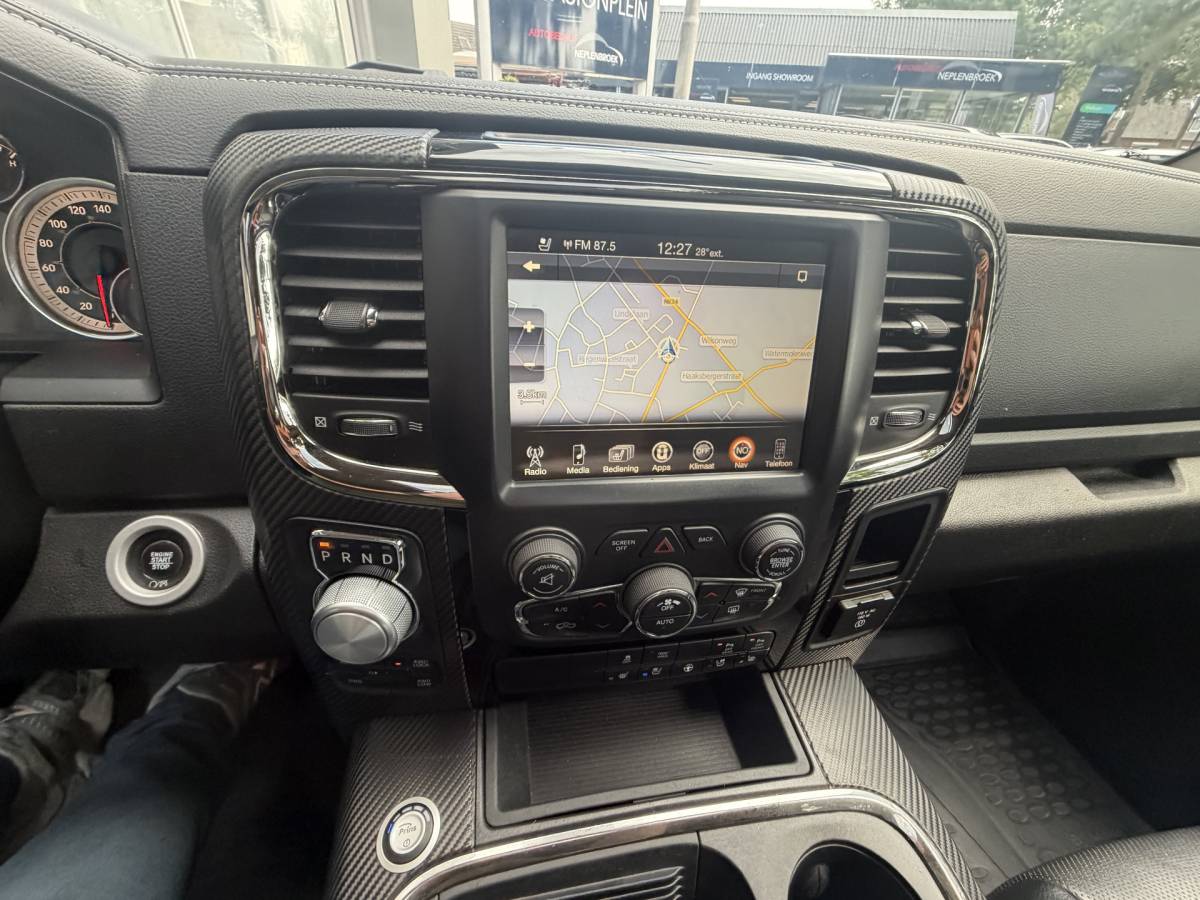 Dodge Ram 1500 Dodge Ram 1500 5.7 V8 4×4 Quad Cab 6’4 Sport 1500 5.7 HEMI V8 4×4 Quad Cab 6’4 Sport | LPG | Schuif/kanteldak | Winterpakket  06-2018 193.725 KM