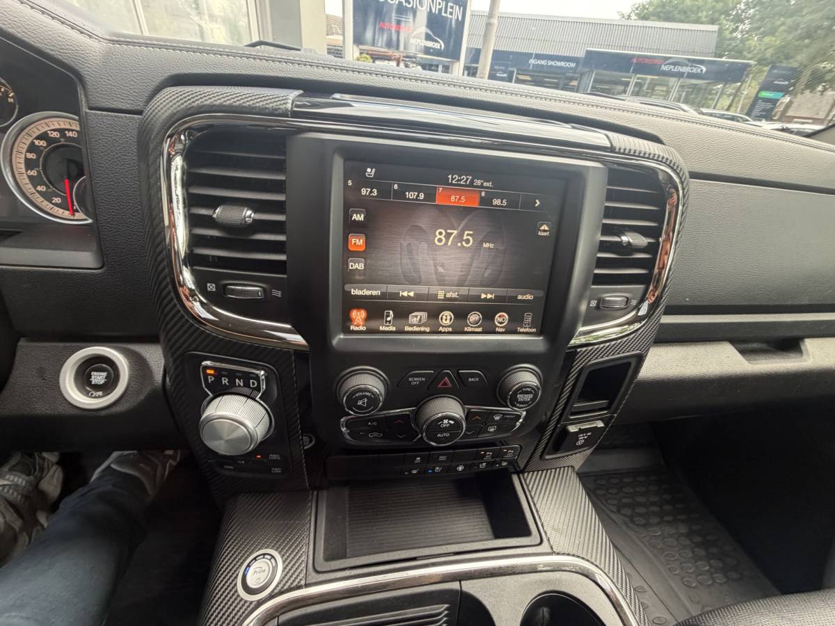 Dodge Ram 1500 Dodge Ram 1500 5.7 V8 4×4 Quad Cab 6’4 Sport 1500 5.7 HEMI V8 4×4 Quad Cab 6’4 Sport | LPG | Schuif/kanteldak | Winterpakket  06-2018 193.725 KM