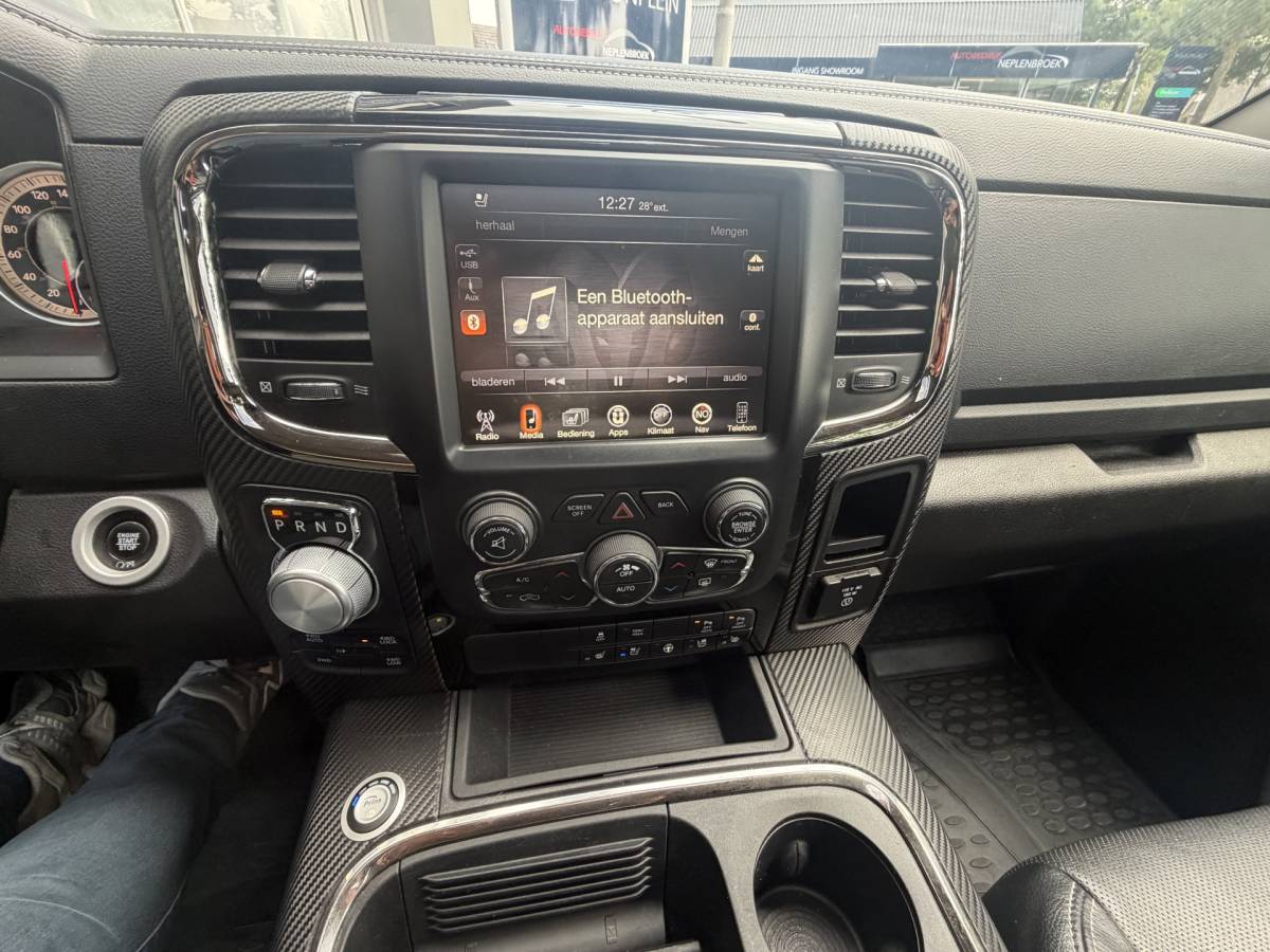 Dodge Ram 1500 Dodge Ram 1500 5.7 V8 4×4 Quad Cab 6’4 Sport 1500 5.7 HEMI V8 4×4 Quad Cab 6’4 Sport | LPG | Schuif/kanteldak | Winterpakket  06-2018 193.725 KM