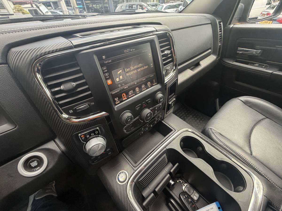 Dodge Ram 1500 Dodge Ram 1500 5.7 V8 4×4 Quad Cab 6’4 Sport 1500 5.7 HEMI V8 4×4 Quad Cab 6’4 Sport | LPG | Schuif/kanteldak | Winterpakket  06-2018 193.725 KM
