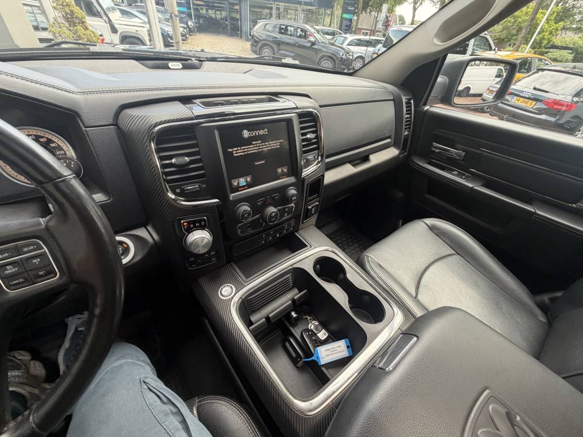 Dodge Ram 1500 Dodge Ram 1500 5.7 V8 4×4 Quad Cab 6’4 Sport 1500 5.7 HEMI V8 4×4 Quad Cab 6’4 Sport | LPG | Schuif/kanteldak | Winterpakket  06-2018 193.725 KM