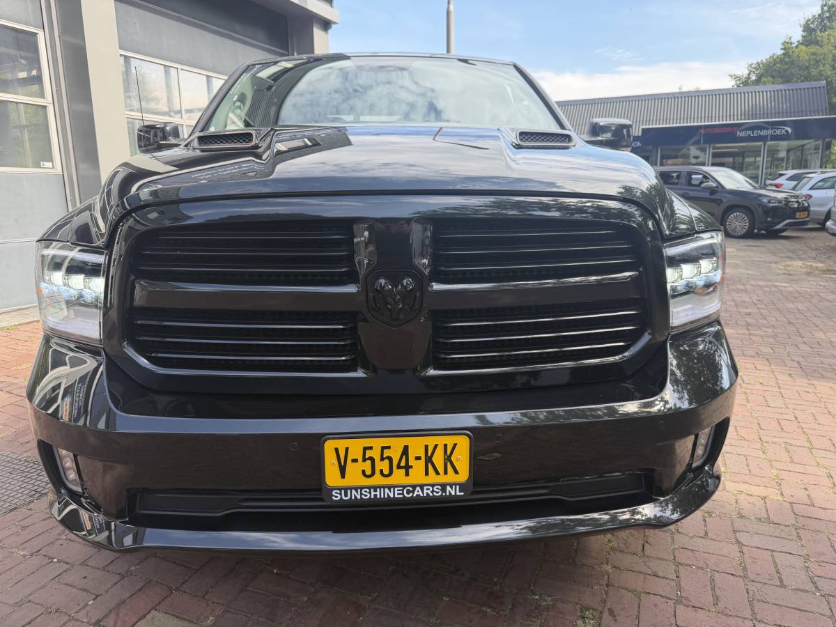 Dodge Ram 1500 Dodge Ram 1500 5.7 V8 4×4 Quad Cab 6’4 Sport 1500 5.7 HEMI V8 4×4 Quad Cab 6’4 Sport | LPG | Schuif/kanteldak | Winterpakket  06-2018 193.725 KM