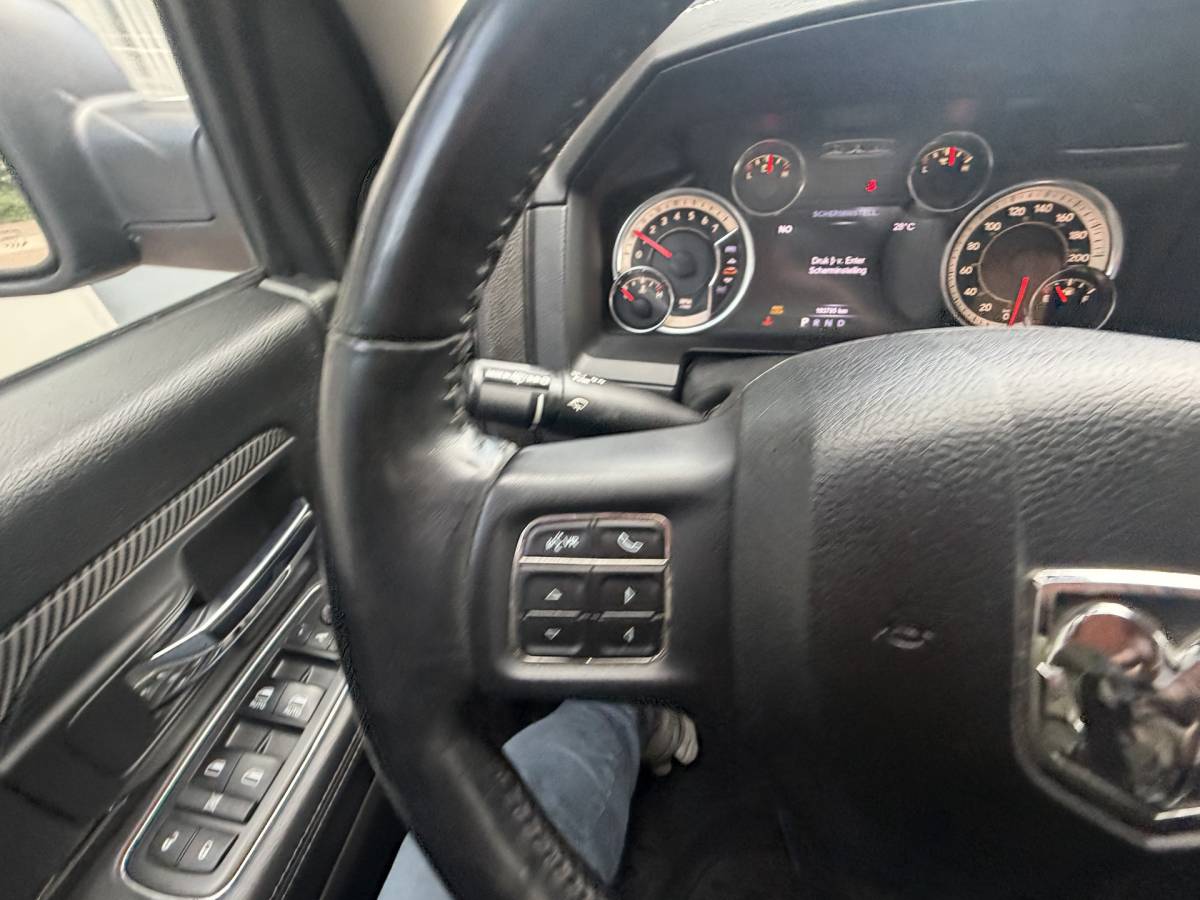 Dodge Ram 1500 Dodge Ram 1500 5.7 V8 4×4 Quad Cab 6’4 Sport 1500 5.7 HEMI V8 4×4 Quad Cab 6’4 Sport | LPG | Schuif/kanteldak | Winterpakket  06-2018 193.725 KM